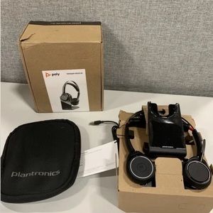 Plantronics Poly Voyager Focus UC Wireless Headset